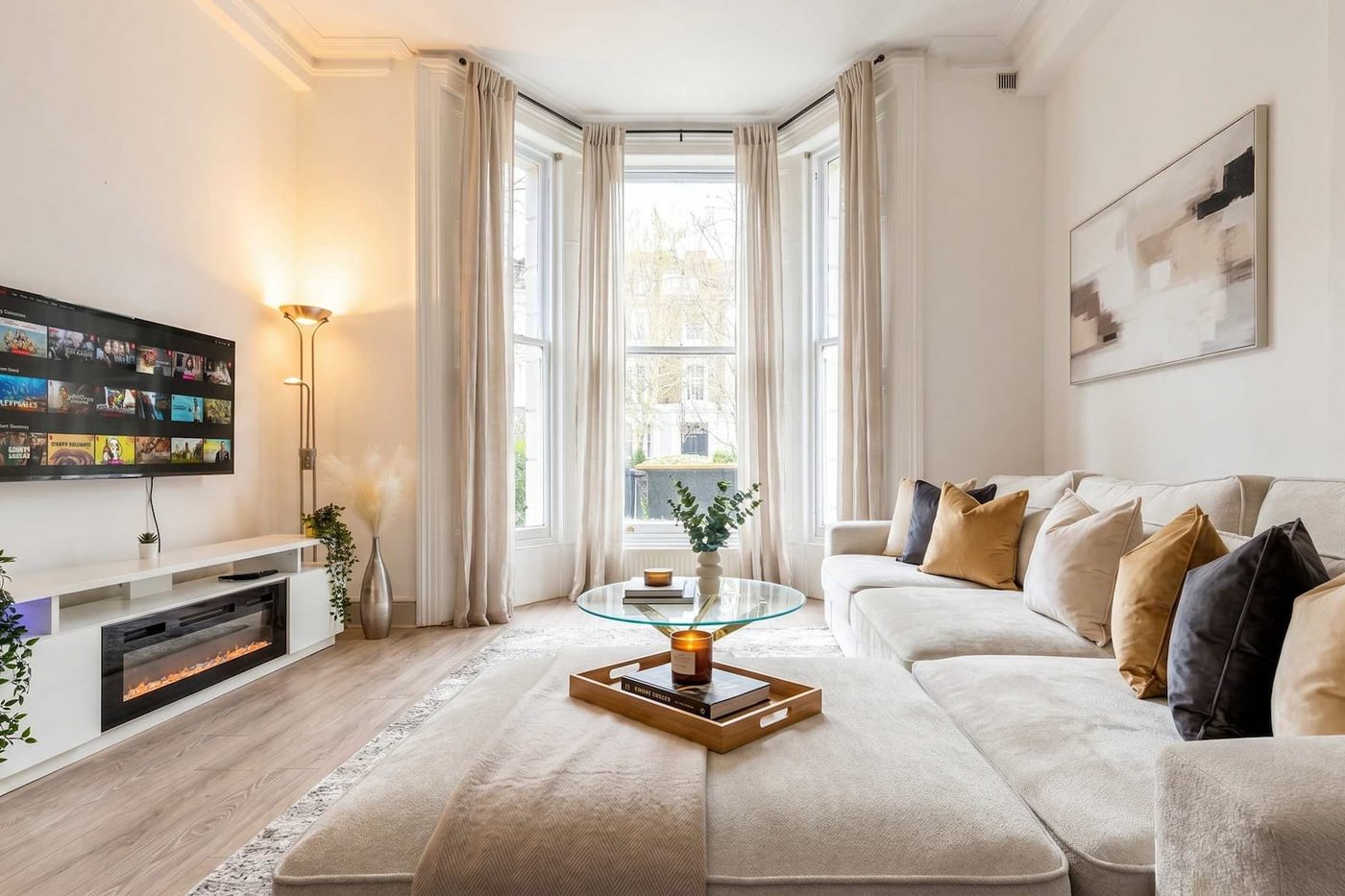 Kensington apartment bright bay-window living room